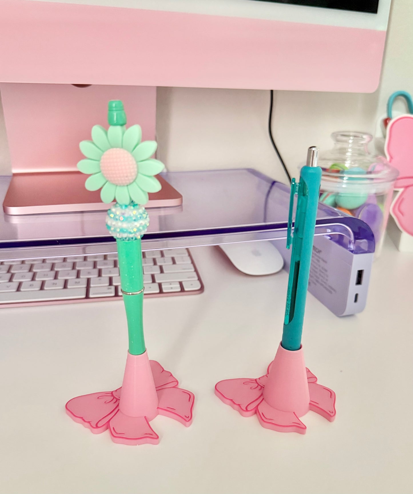 Bow pen stand