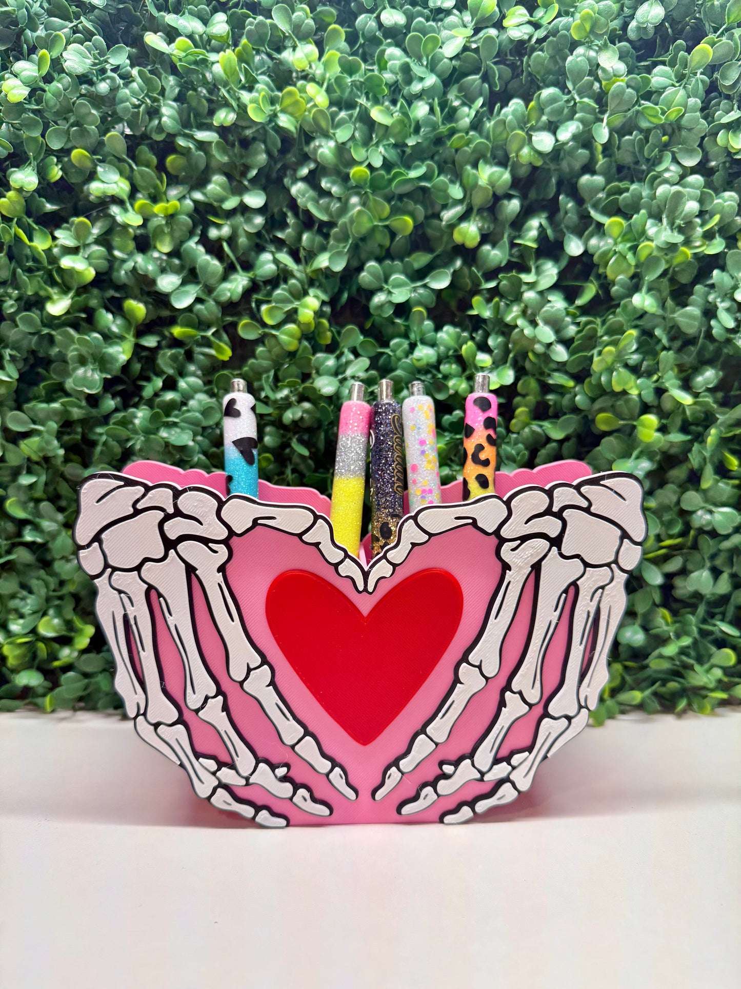 Skeleton hands heart Pen holder